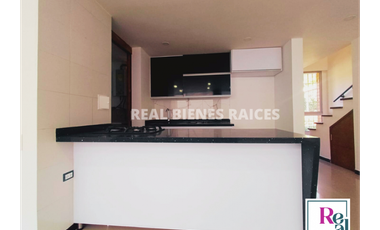 VENDO CASA MEDIANERA EN UNIDAD ABIERTA EN LA CEJA, ANTIOQUIA