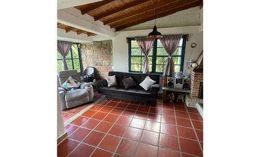 Casa finca con excelente ubicacion en Santa Elena