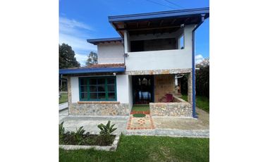 Casa finca con excelente ubicacion en Santa Elena