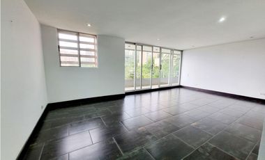 Apartamento en venta en El Poblado, Medellín.