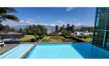 VENTA espectacular CASA con PISCINA en el Poblado, cerca al tesoro.