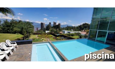 VENTA espectacular CASA con PISCINA en el Poblado, cerca al tesoro.