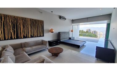 VENTA espectacular CASA con PISCINA en el Poblado, cerca al tesoro.