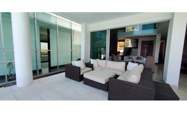 VENTA espectacular CASA con PISCINA en el Poblado, cerca al tesoro.