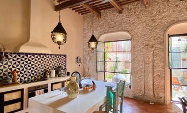 Casa Colonial Restaurada en Venta!