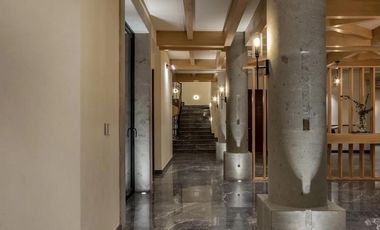 Residencia de Alta Gama en Jardines del Pedregal – Amplios Espacios y Seguridad