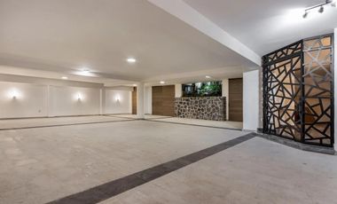 Residencia de Alta Gama en Jardines del Pedregal – Amplios Espacios y Seguridad