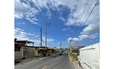 TERRENO EN ESQUINA - ENTRE LA DOÑA Y EL EXTRA DE LA 24 DE DICIEMBRE