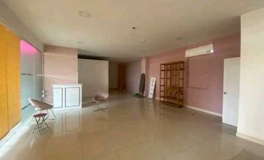 LOCAL COMERCIAL EN BELLA VISTA FLOR PLAZA  65M2 CERCA  A  AVE.BALBOA