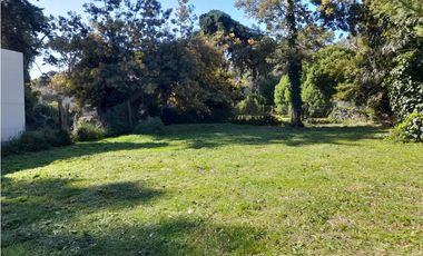 LOTE EN LOS ALACALUFES ENTRE LAS CALLES TUPAC AMARU Y MANGORE.