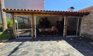 Casa en alquiler en Ramos Mejia Sur