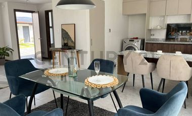 Casa por estrenar en venta sector Mitad del Mundo