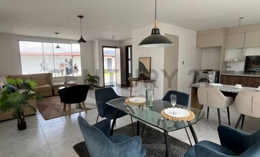 Casa por estrenar en venta sector Mitad del Mundo