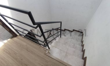 Casa por estrenar en venta sector Mitad del Mundo