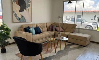 Casa por estrenar en venta sector Mitad del Mundo