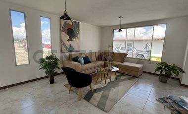 Casa por estrenar en venta sector Mitad del Mundo