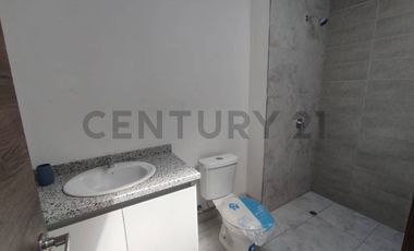 Casa por estrenar en venta sector Mitad del Mundo