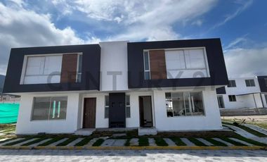 Casa por estrenar en venta sector Mitad del Mundo