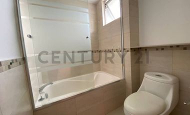 Casa en Renta de 3 dormitorios en conjunto privado Sector La Viña