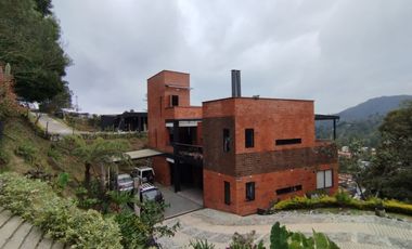 Exclusiva Casa en la Parcelación San Luis - Alto del Escobero