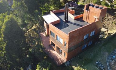 Exclusiva Casa en la Parcelación San Luis - Alto del Escobero