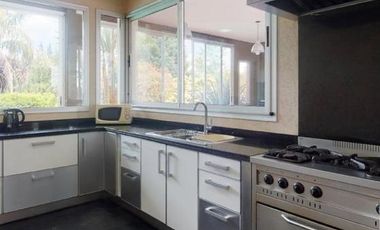 Casa en venta - 3 Dormitorios 4 Baños - Cochera - 3.650mts2 - La Plata