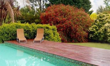 Casa en venta - 3 Dormitorios 4 Baños - Cochera - 3.650mts2 - La Plata