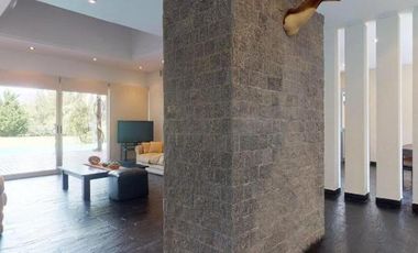 Casa en venta - 3 Dormitorios 4 Baños - Cochera - 3.650mts2 - La Plata