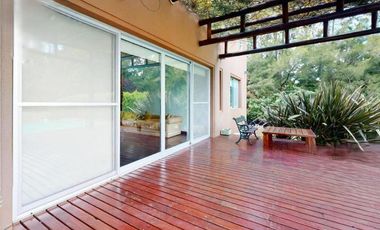 Casa en venta - 3 Dormitorios 4 Baños - Cochera - 3.650mts2 - La Plata
