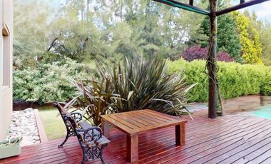 Casa en venta - 3 Dormitorios 4 Baños - Cochera - 3.650mts2 - La Plata