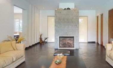 Casa en venta - 3 Dormitorios 4 Baños - Cochera - 3.650mts2 - La Plata