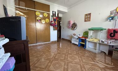 Casa con Jardin en Venta - 327 m² de Terreno y 279 m² Cubiertos