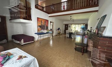 Casa con Jardin en Venta - 327 m² de Terreno y 279 m² Cubiertos