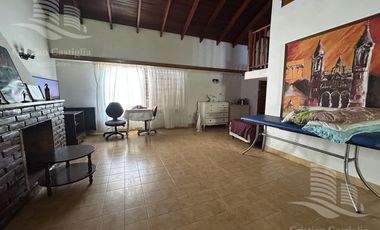 Casa con Jardin en Venta - 327 m² de Terreno y 279 m² Cubiertos
