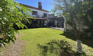 Casa con Jardin en Venta - 327 m² de Terreno y 279 m² Cubiertos