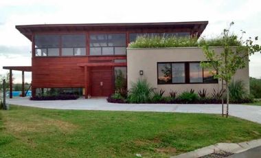 Casa en venta - 3 Dormitorios 3 Baños - 1000Mts2 - El Cantón, Escobar