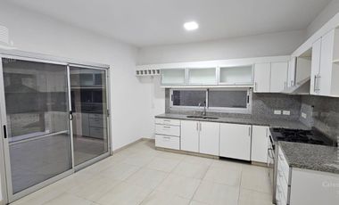 Venta - Casa 4 Ambientes, Jardin, Pileta - Santa Catalina, Villanueva, Tigre