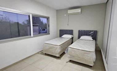 Venta - Casa 4 Ambientes, Jardin, Pileta - Santa Catalina, Villanueva, Tigre