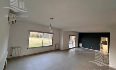 Venta - Casa 4 Ambientes, Jardin, Pileta - Santa Catalina, Villanueva, Tigre