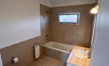 Venta - Casa 4 Ambientes, Jardin, Pileta - Santa Catalina, Villanueva, Tigre