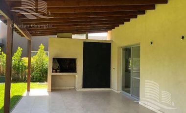 Venta - Casa 4 Ambientes, Jardin, Pileta - Santa Catalina, Villanueva, Tigre