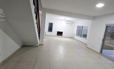 Venta - Casa 4 Ambientes, Jardin, Pileta - Santa Catalina, Villanueva, Tigre