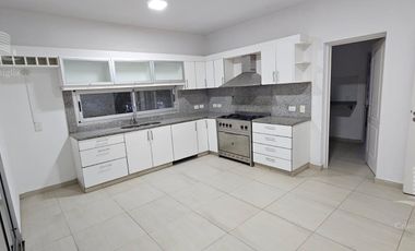 Venta - Casa 4 Ambientes, Jardin, Pileta - Santa Catalina, Villanueva, Tigre