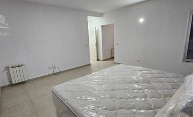 Venta - Casa 4 Ambientes, Jardin, Pileta - Santa Catalina, Villanueva, Tigre
