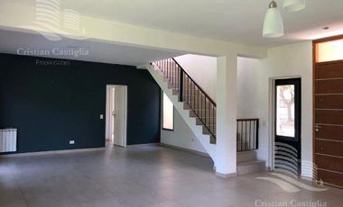 Venta - Casa 4 Ambientes, Jardin, Pileta - Santa Catalina, Villanueva, Tigre