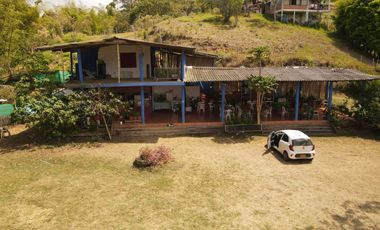 Paraíso En Calima: Finca Multifacética Con Negocio Incluido