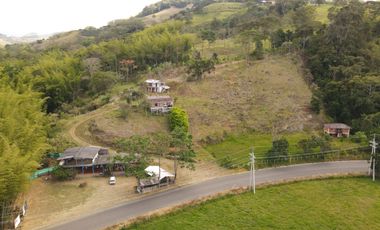 Paraíso En Calima: Finca Multifacética Con Negocio Incluido