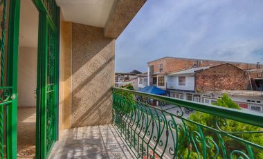 Cali, Vendo Casa Tres Pisos Dos Apartamentos Barrio Chapinero