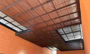 Local Amplio En Arriendo Barrio El Peñon