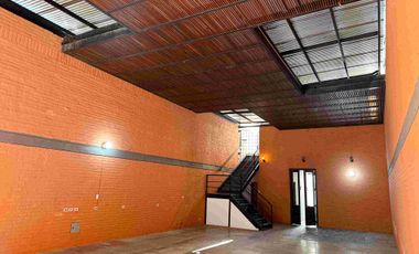 Local Amplio En Arriendo Barrio El Peñon